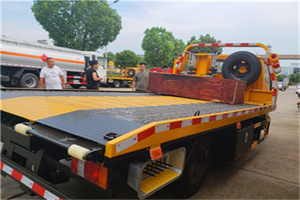 南华附近拖车电话号码服务